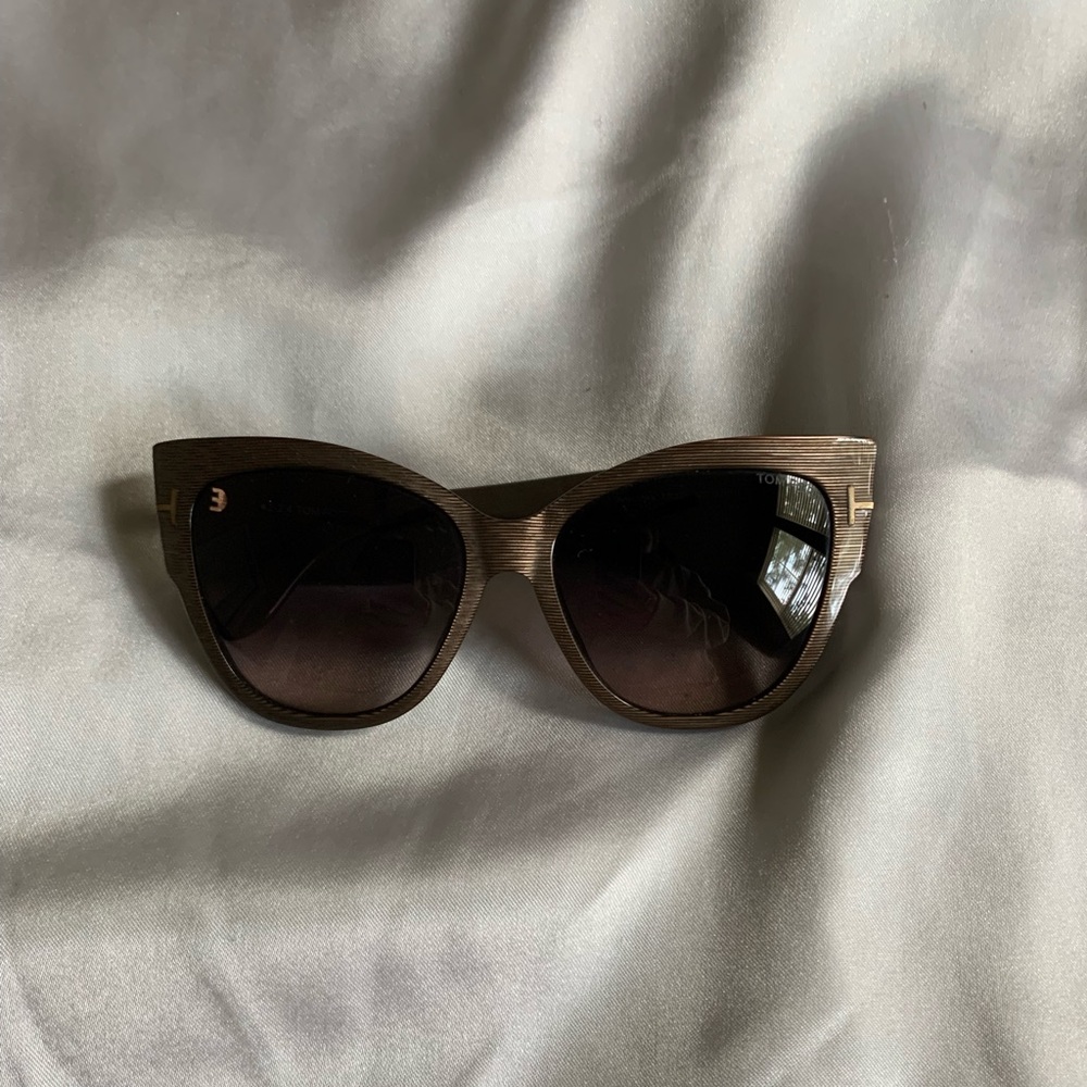 TOM FORD NIKA CAT-EYE SUNGLASSES IN BROWN